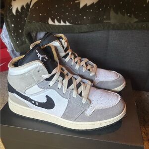 Air Jordan 1 mid SE Craft